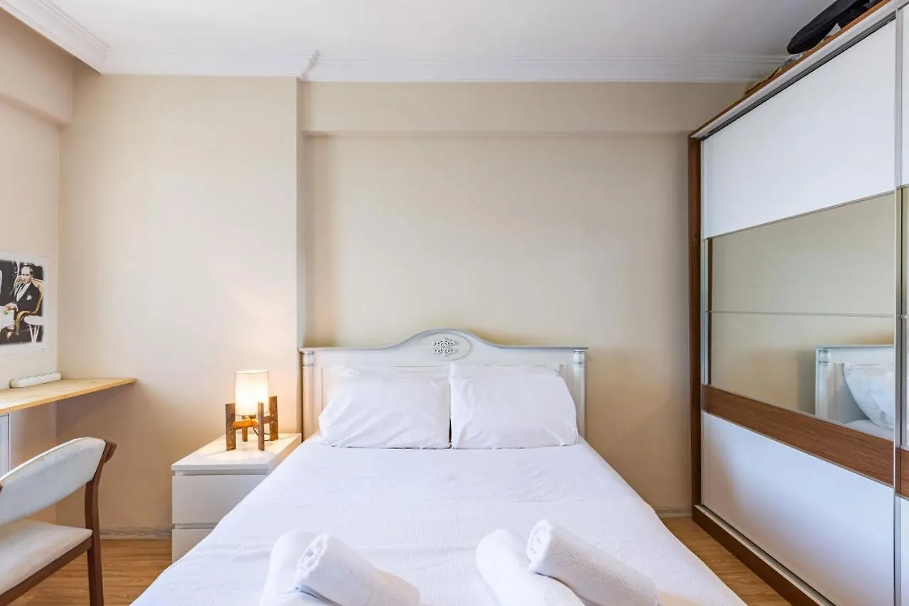 Flat With Shared Pool Near Sabiha Gokcen Airport Apartman Isztambul